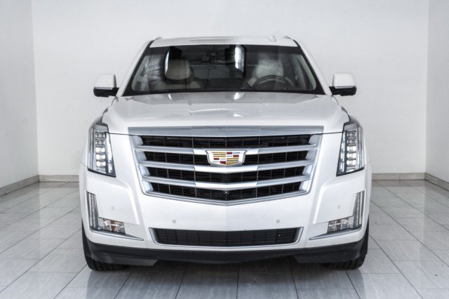 Used 2016 Cadillac Escalade Luxury RWD image 3