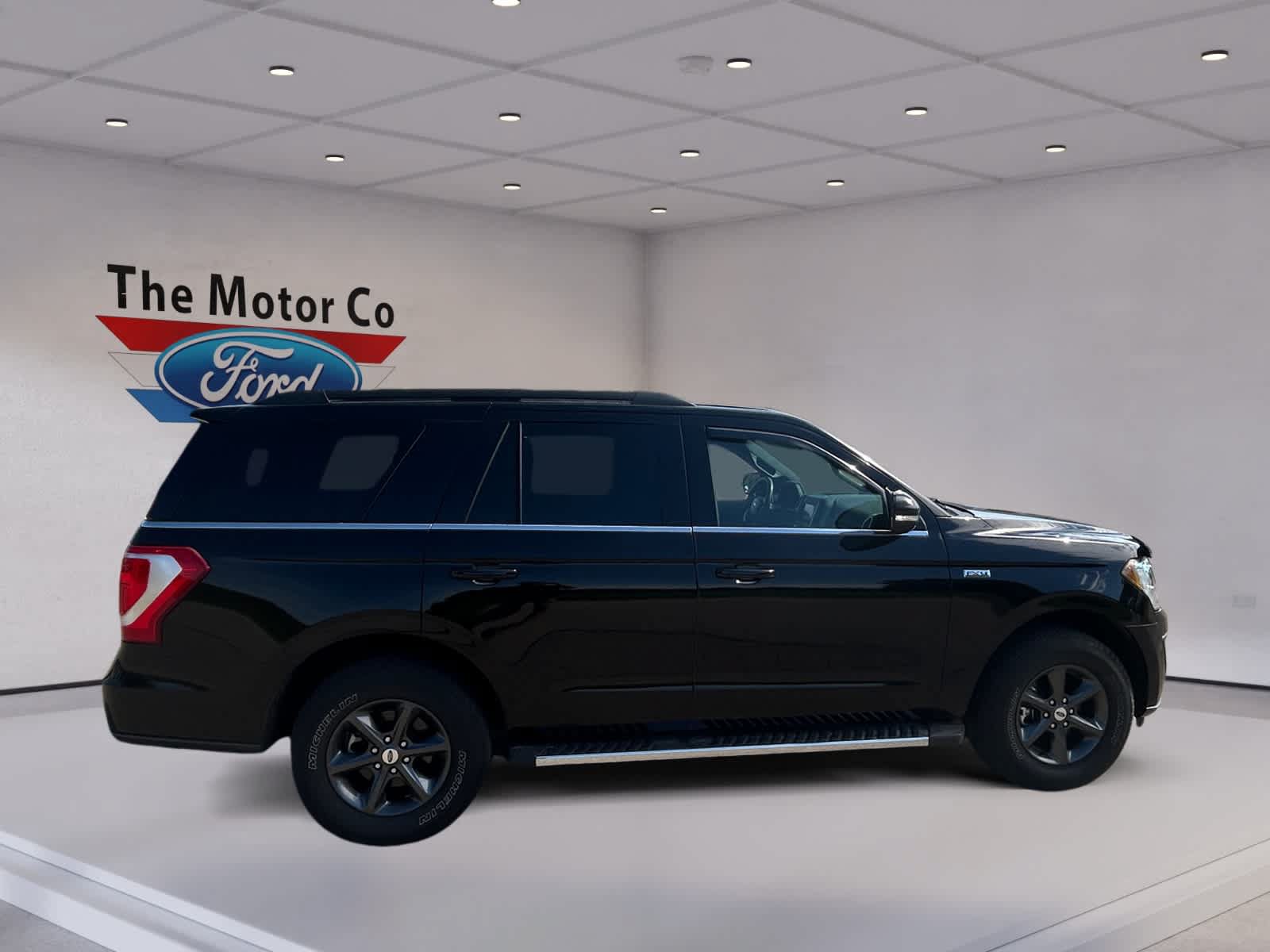 Used 2020 Ford Expedition XLT w/ Equipment Group 202A AWD/4WD image 4
