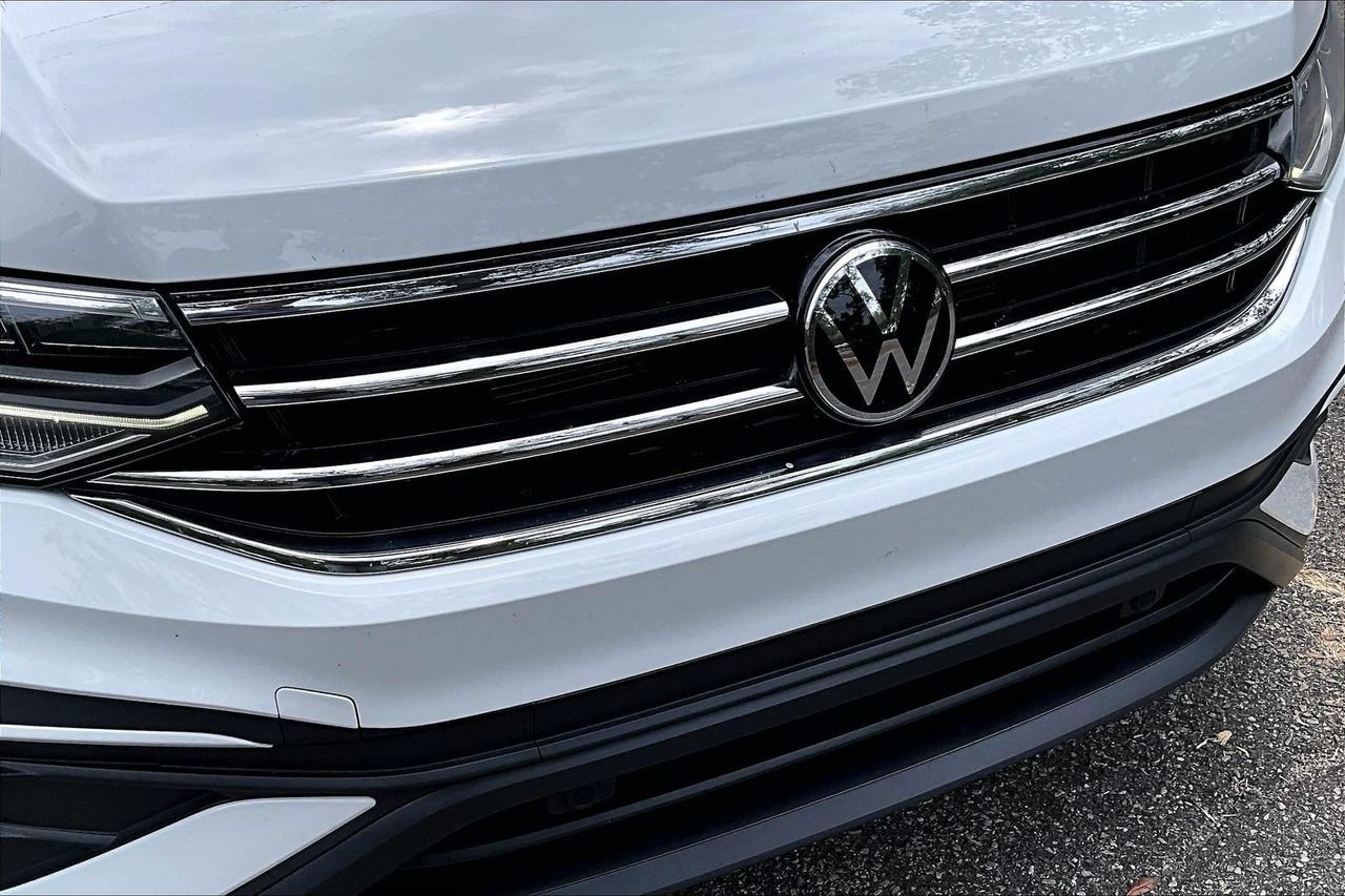 Used 2024 Volkswagen Tiguan SE w/ Panoramic Sunroof Package AWD/4WD image 34