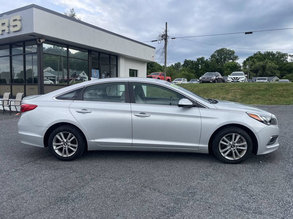 Used 2017 Hyundai Sonata SE FWD image 4