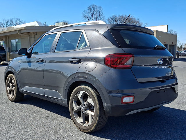 Used 2023 Hyundai Venue SEL image 6