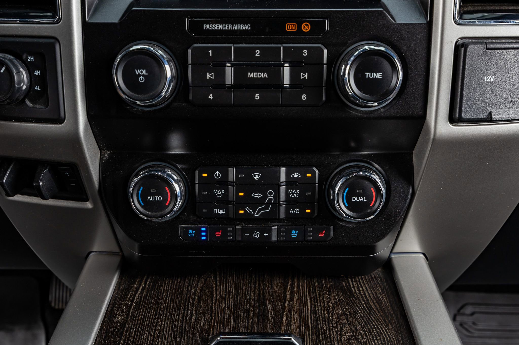 Used 2021 Ford F350 Lariat image 23