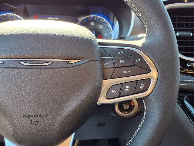 New 2027 Chrysler Pacifica Select FWD image 6