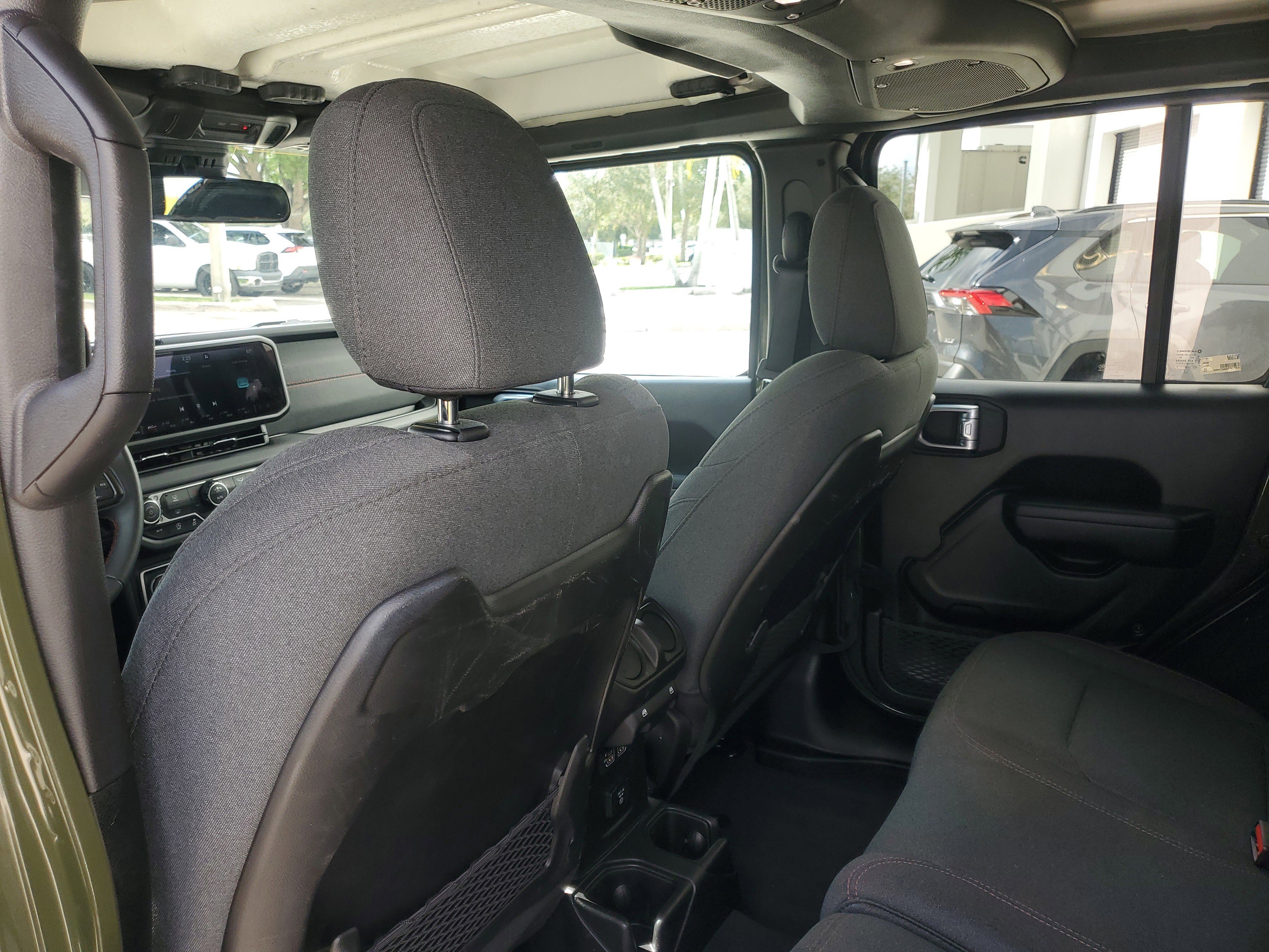 Used 2024 Jeep Wrangler Unlimited Rubicon image 12