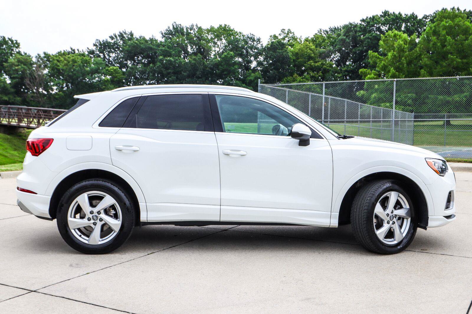 Used 2020 Audi Q3 2.0T Premium w/ Convenience Package AWD/4WD image 5