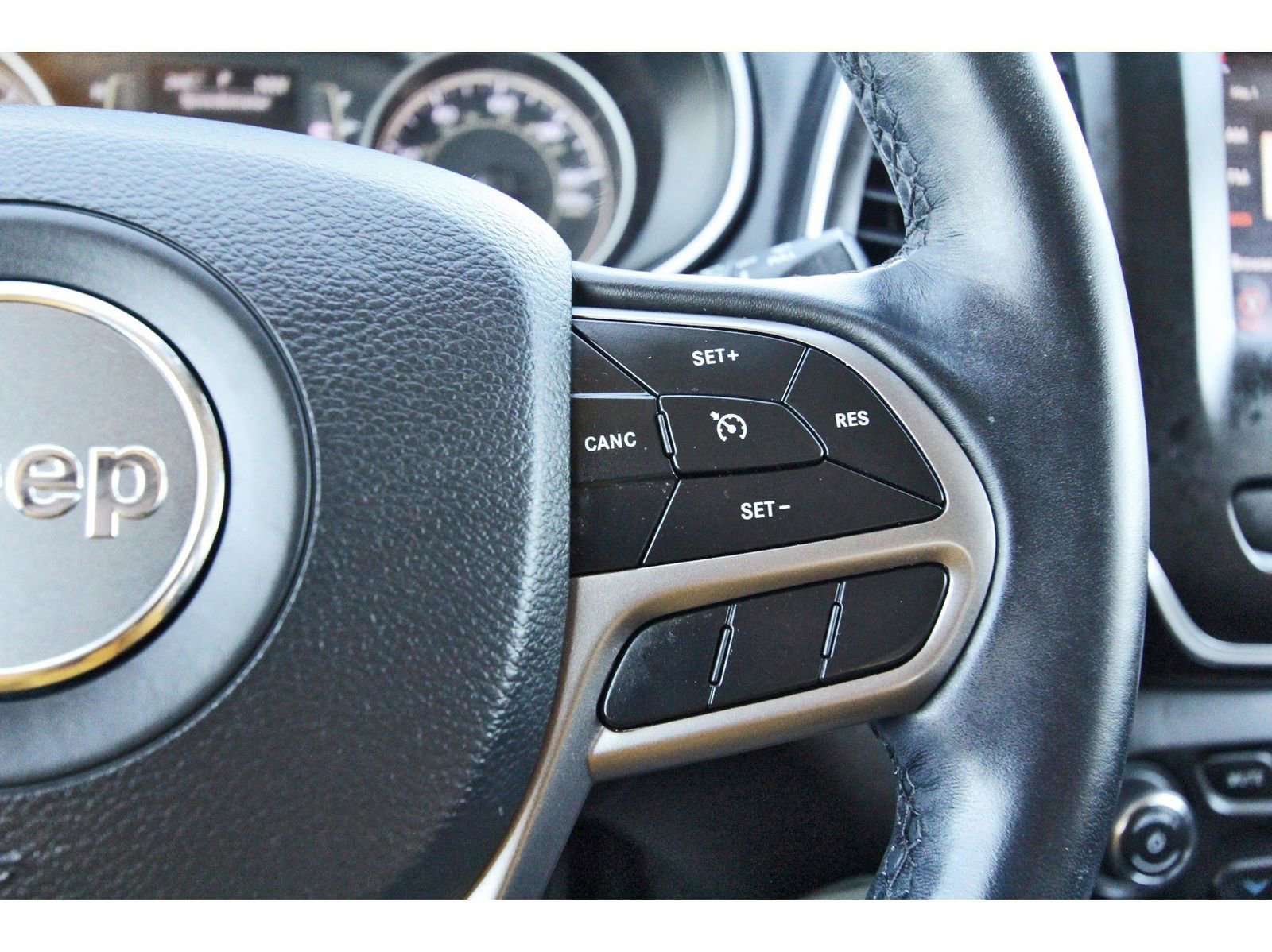 Used 2021 Jeep Cherokee Latitude Plus image 24