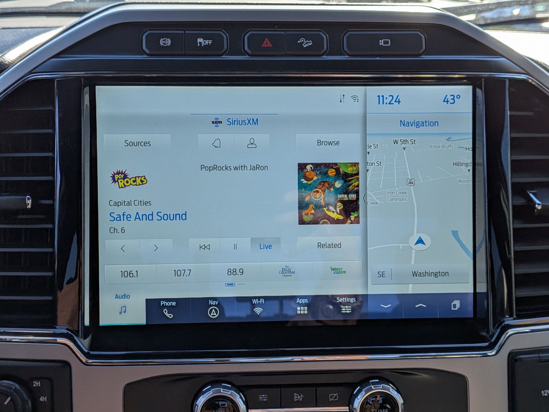 Used 2022 Ford F350 Lariat w/ Chrome Package image 19