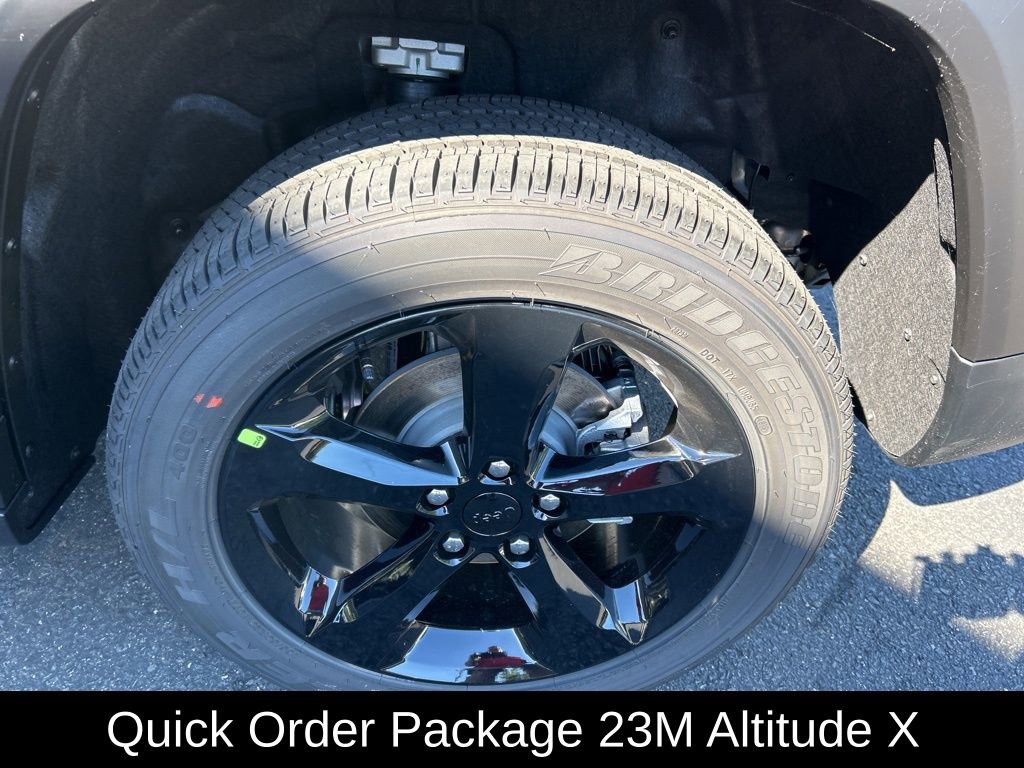 New 2025 Jeep Grand Cherokee Altitude image 13