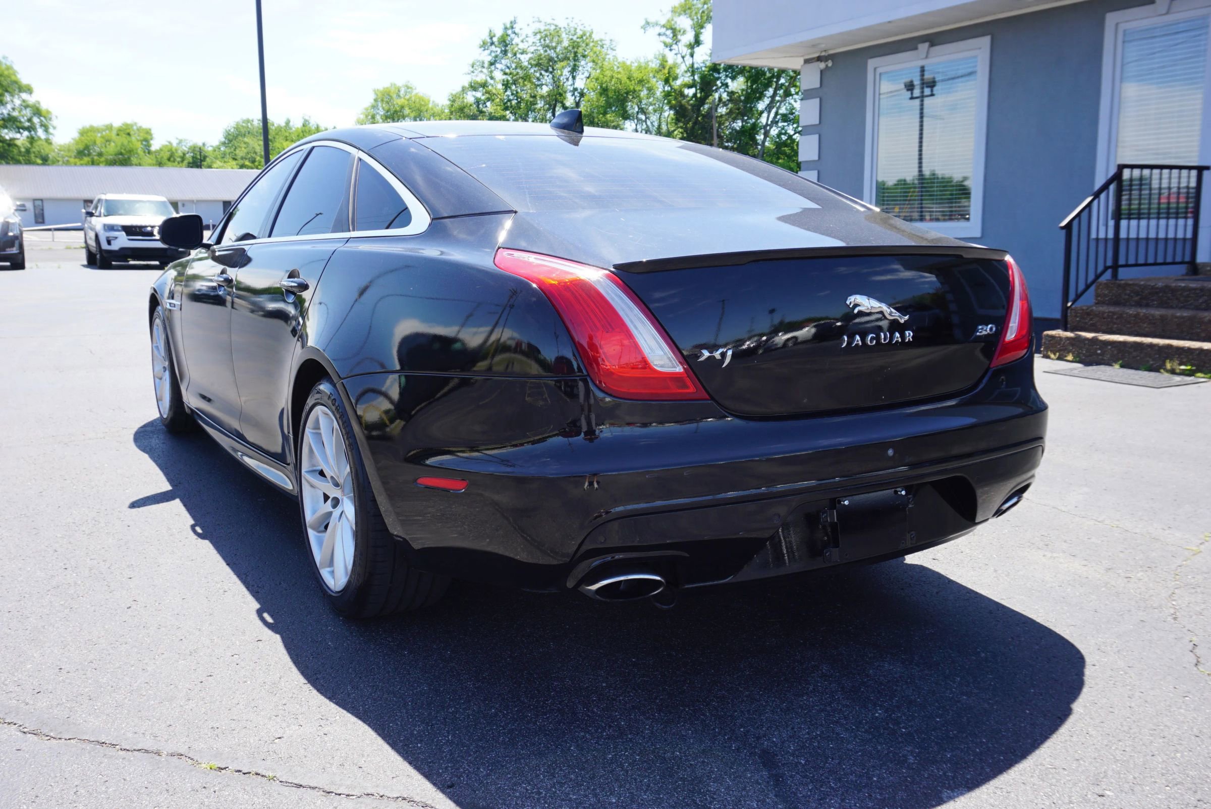 Used 2016 Jaguar XJ R-Sport RWD image 7