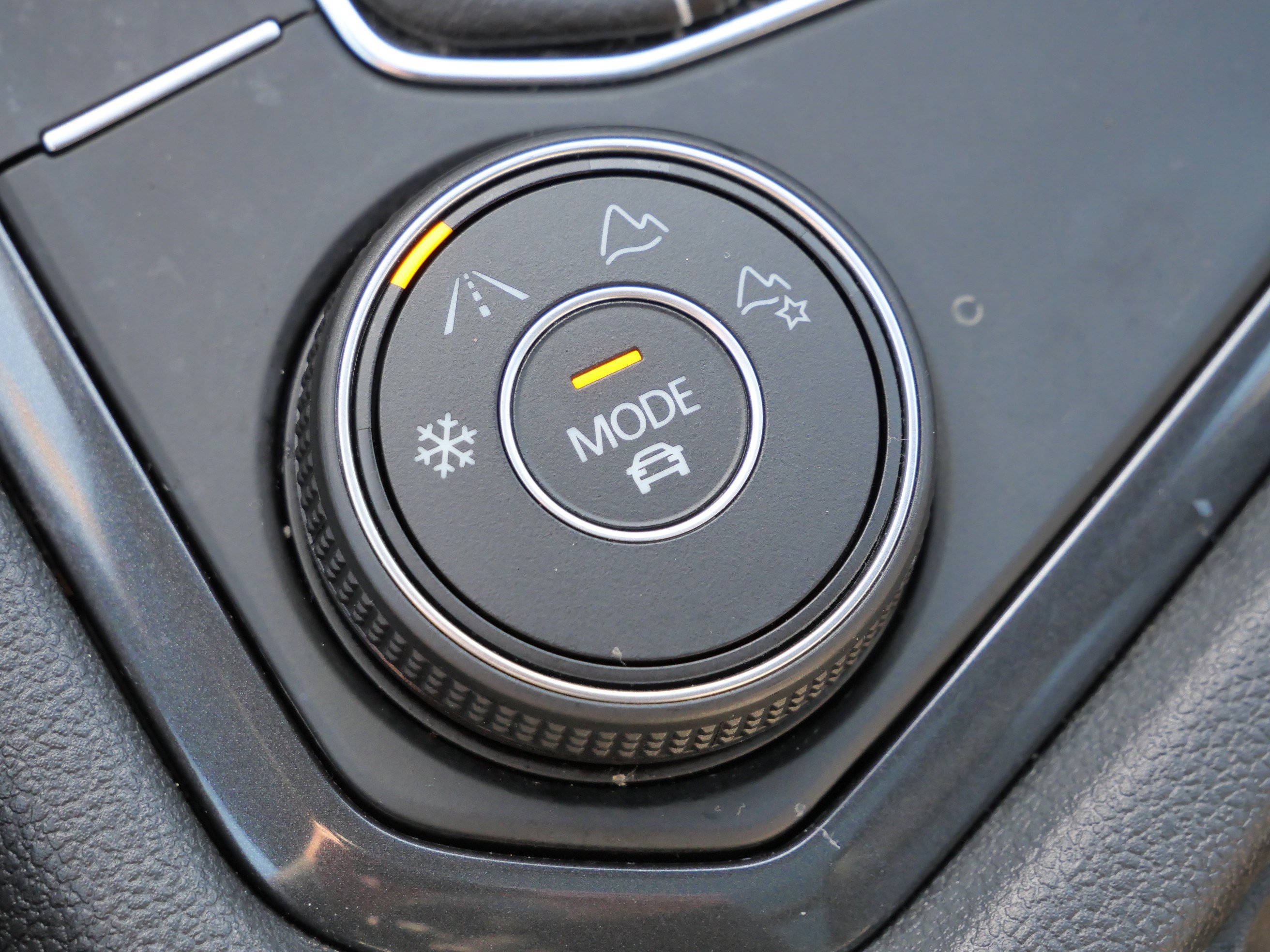 Certified 2023 Volkswagen Tiguan SE R-Line image 29