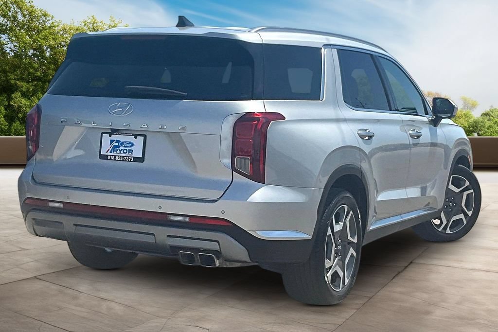 Used 2024 Hyundai Palisade Limited FWD image 2