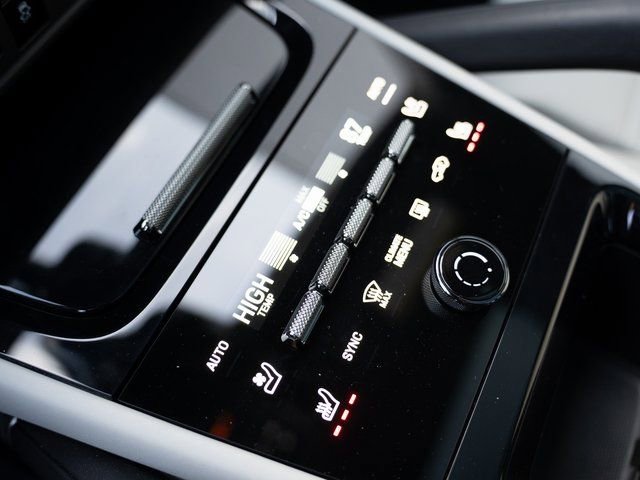 Certified 2025 Porsche Cayenne S image 25