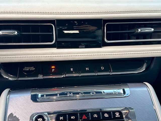 Used 2025 Lincoln Aviator 2WD image 17