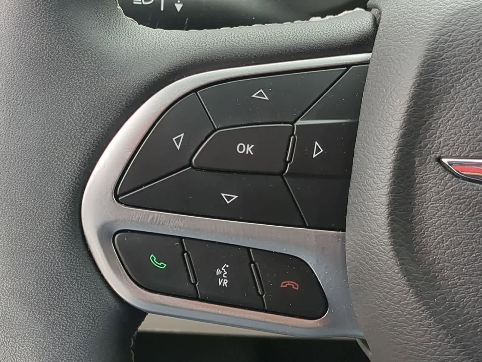 Used 2023 Chrysler Pacifica Touring-L FWD image 23