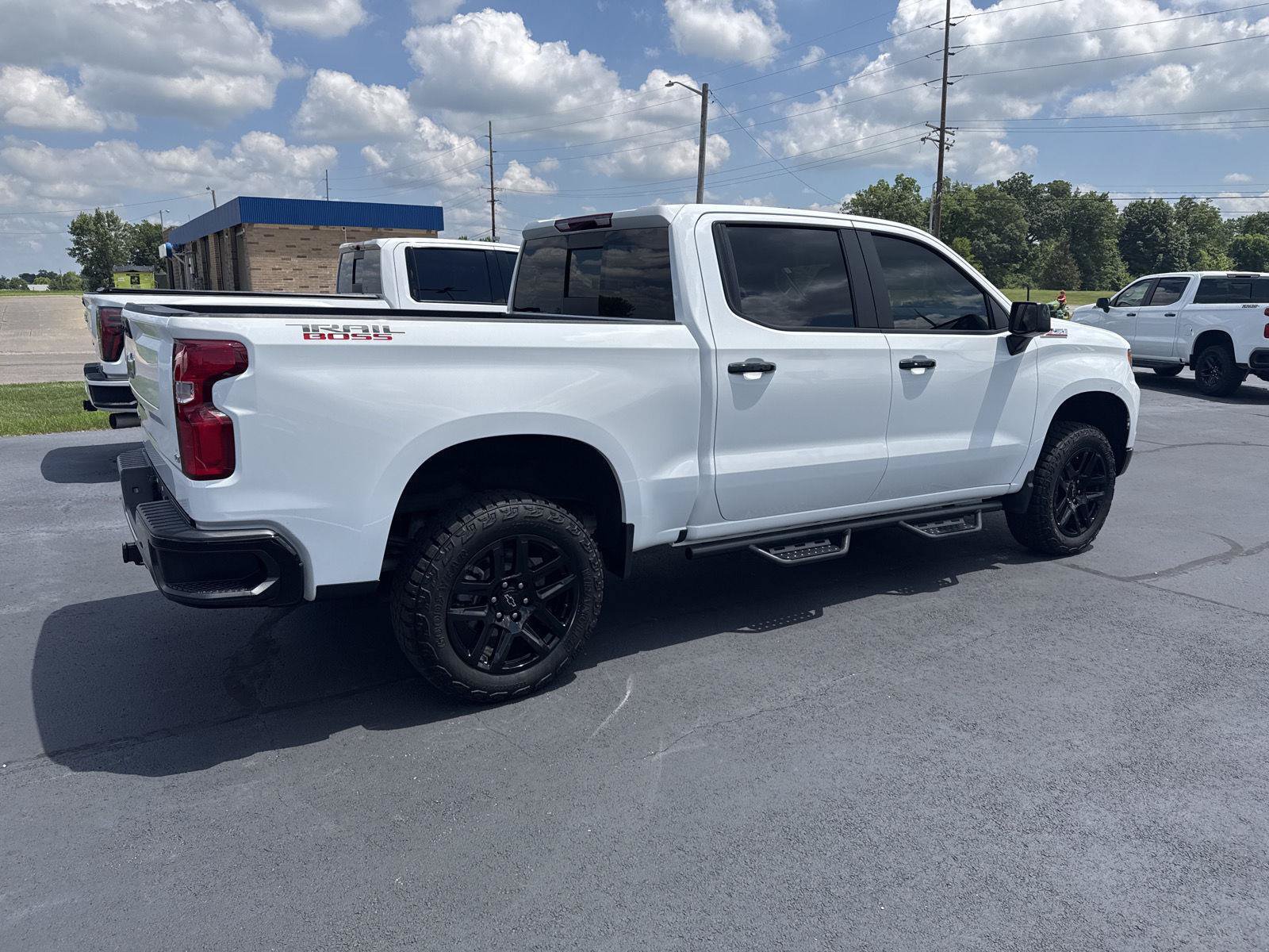 Used 2026 Chevrolet Silverado 1500 LT Trail Boss w/ Convenience Package II AWD/4WD image 2