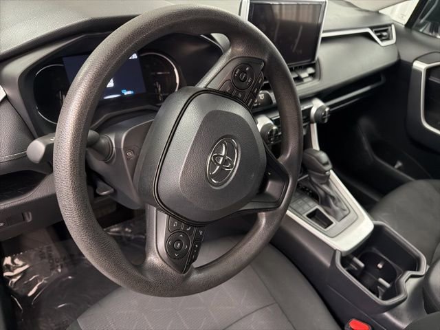 Used 2025 Toyota RAV4 XLE AWD/4WD image 12