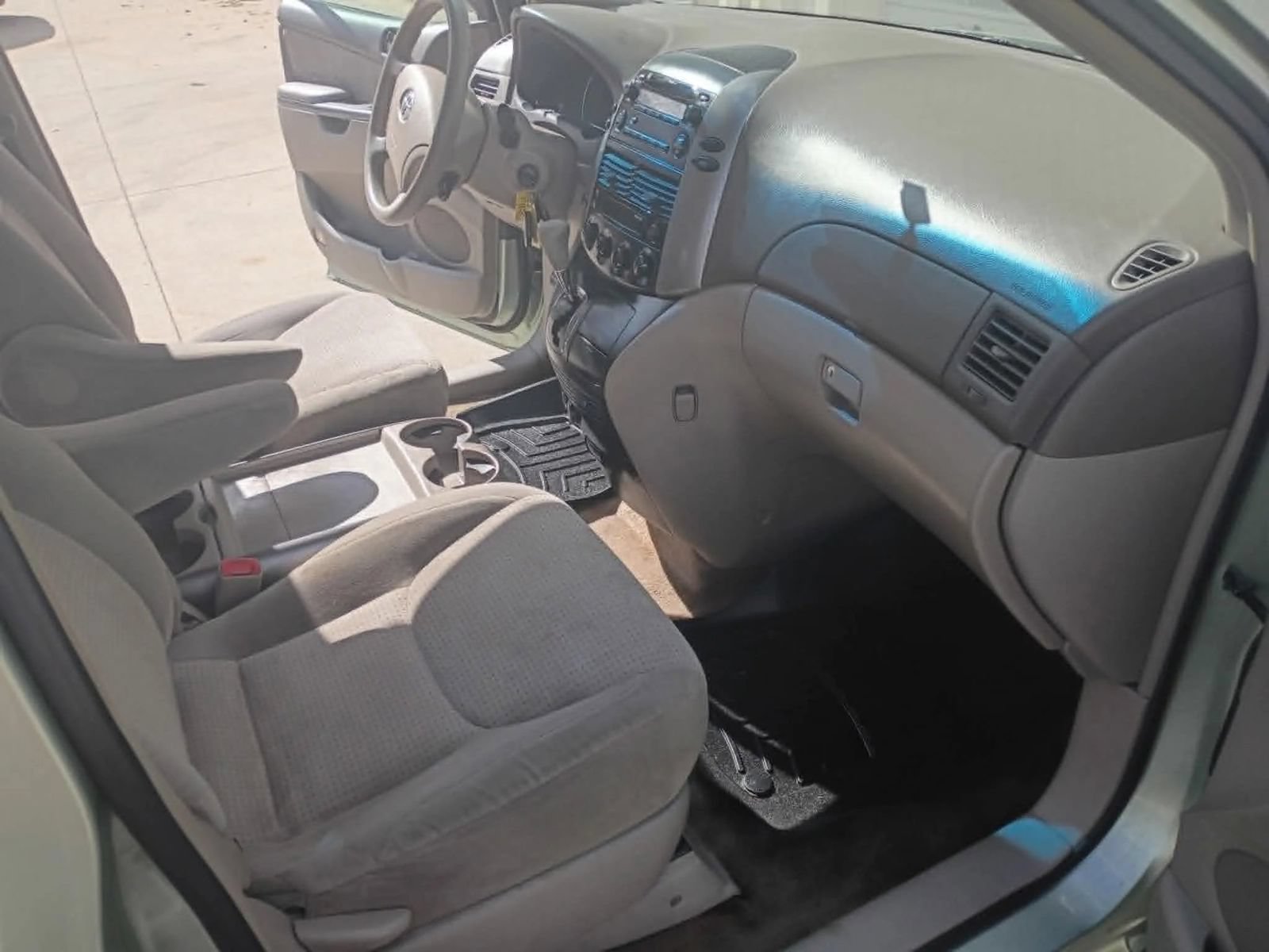 Used 2008 Toyota Sienna CE FWD image 13