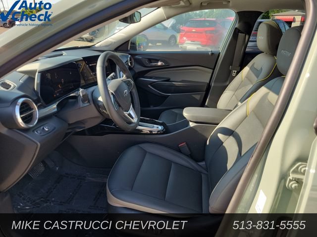 Used 2025 Chevrolet Trax ACTIV w/ Sunroof Package FWD image 21