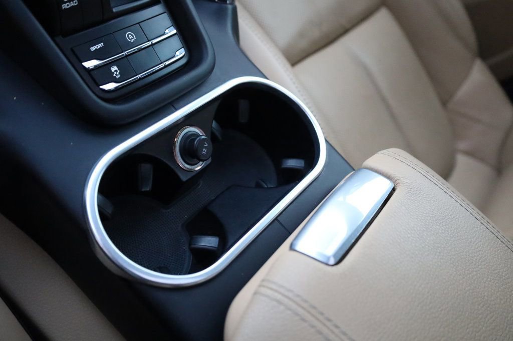 Used 2016 Porsche Cayenne image 40