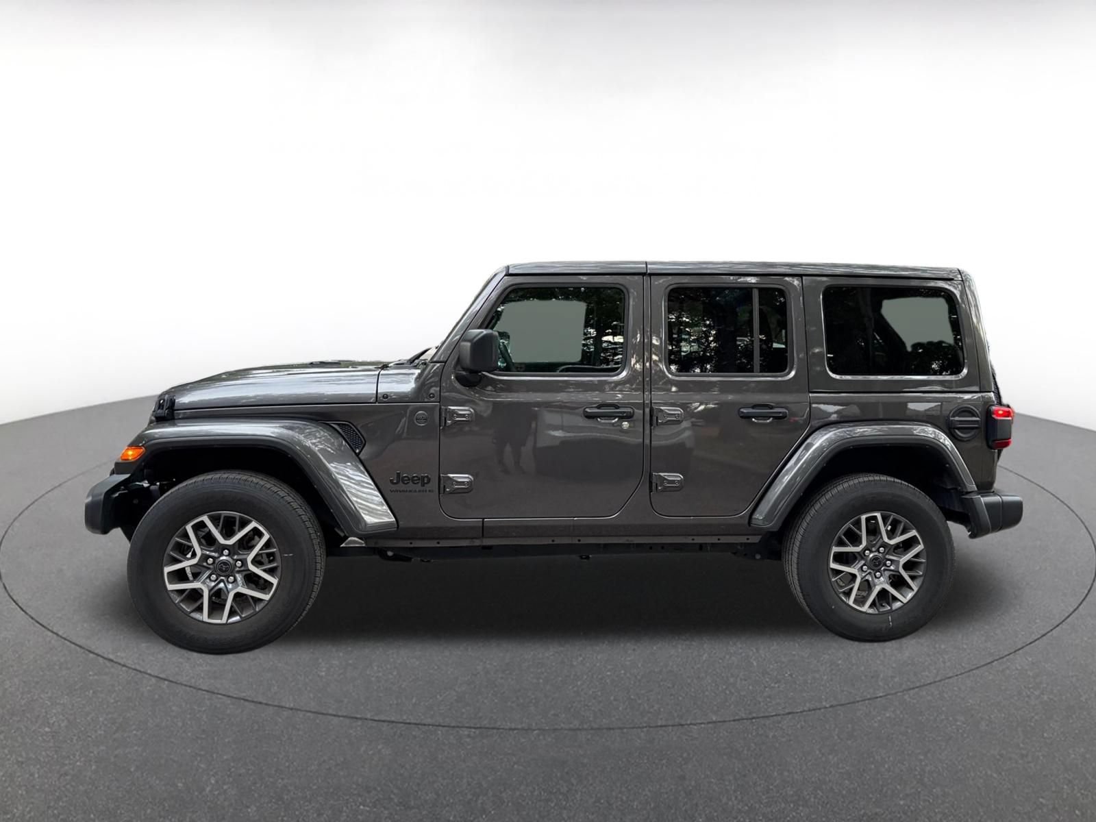 Used 2025 Jeep Wrangler Unlimited Sahara AWD/4WD image 4