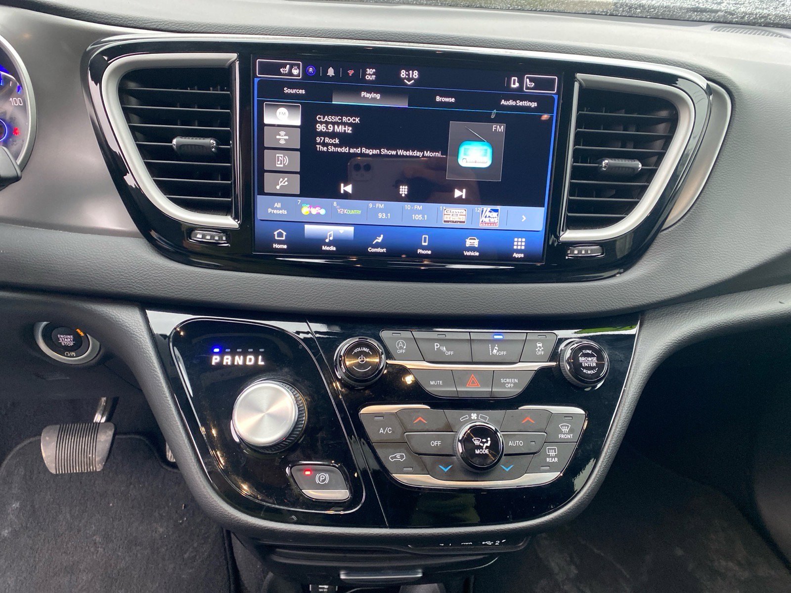 Used 2025 Chrysler Pacifica Select image 11