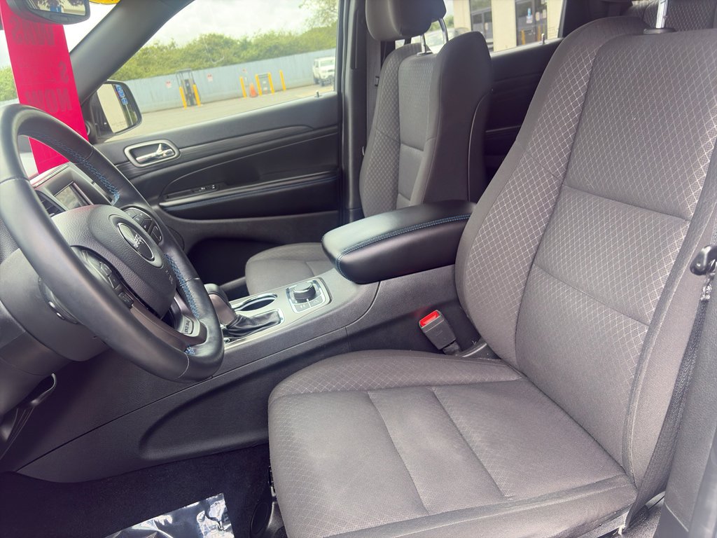 Used 2019 Jeep Grand Cherokee Laredo AWD/4WD image 7