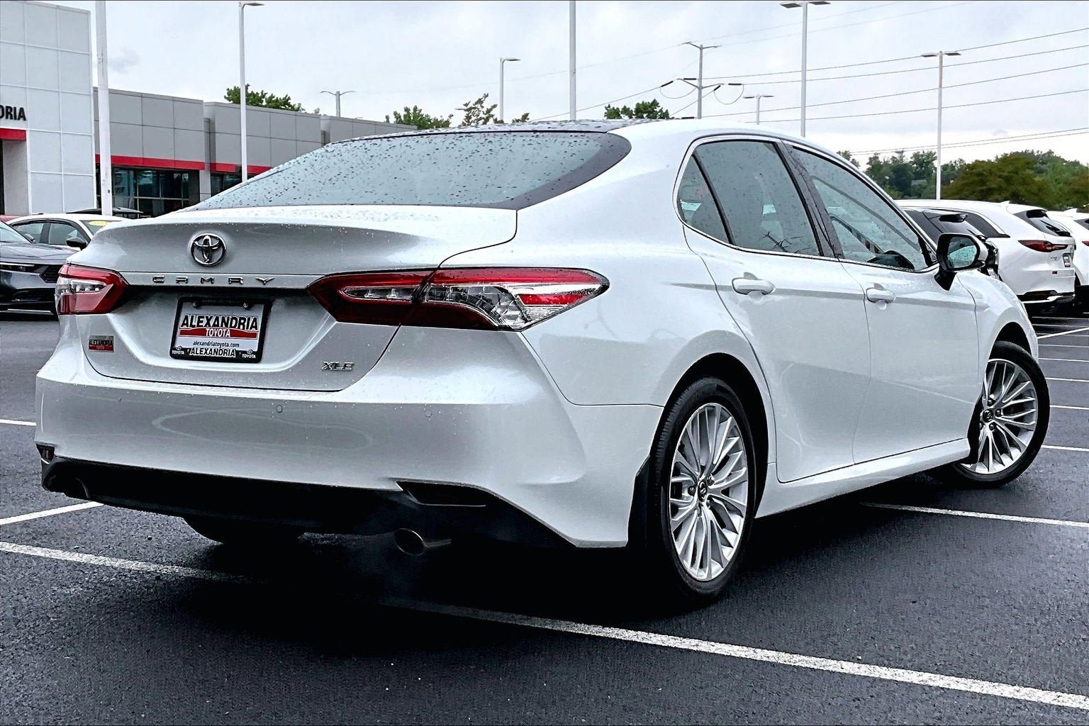 Used 2018 Toyota Camry XLE FWD image 12