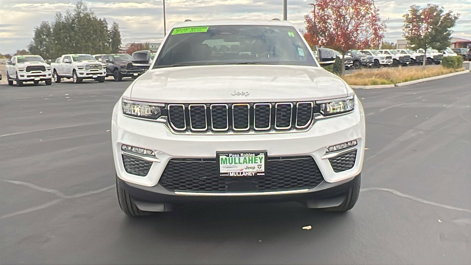 New 2025 Jeep Grand Cherokee Limited w/ Trailer Tow Package AWD/4WD image 8