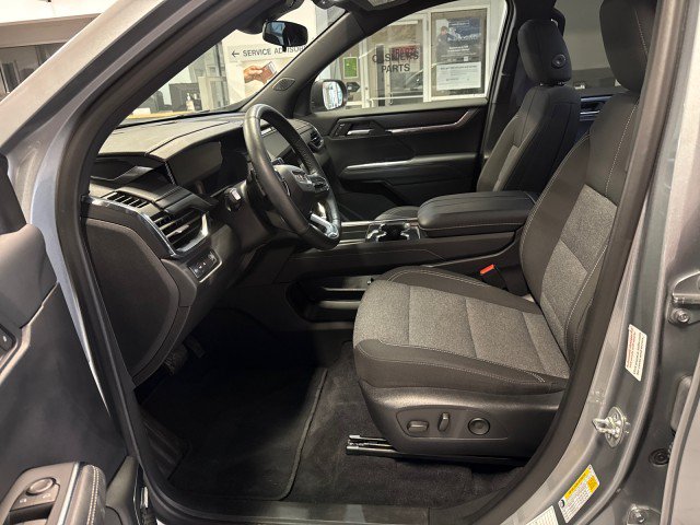 Used 2025 GMC Acadia Elevation FWD image 15
