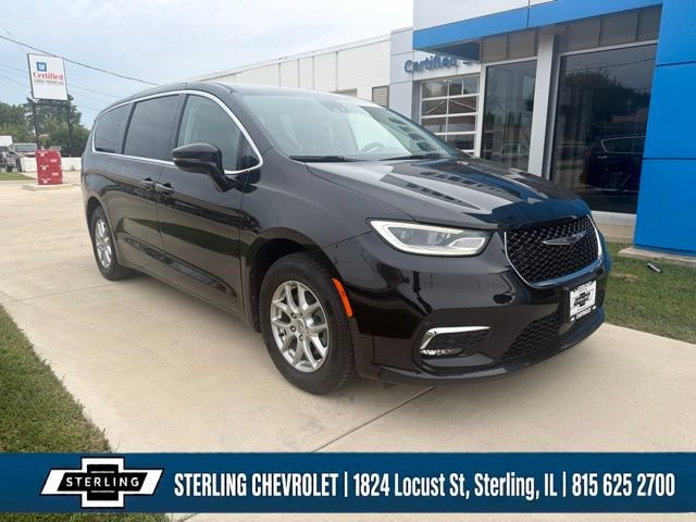 Used 2024 Chrysler Pacifica Touring-L FWD image 7