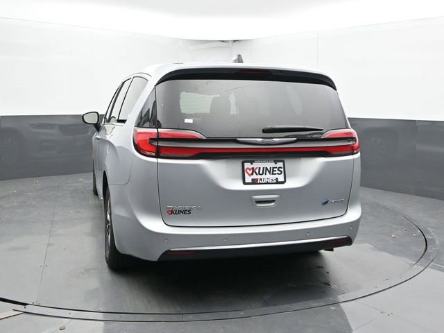 Used 2023 Chrysler Pacifica Limited FWD image 8