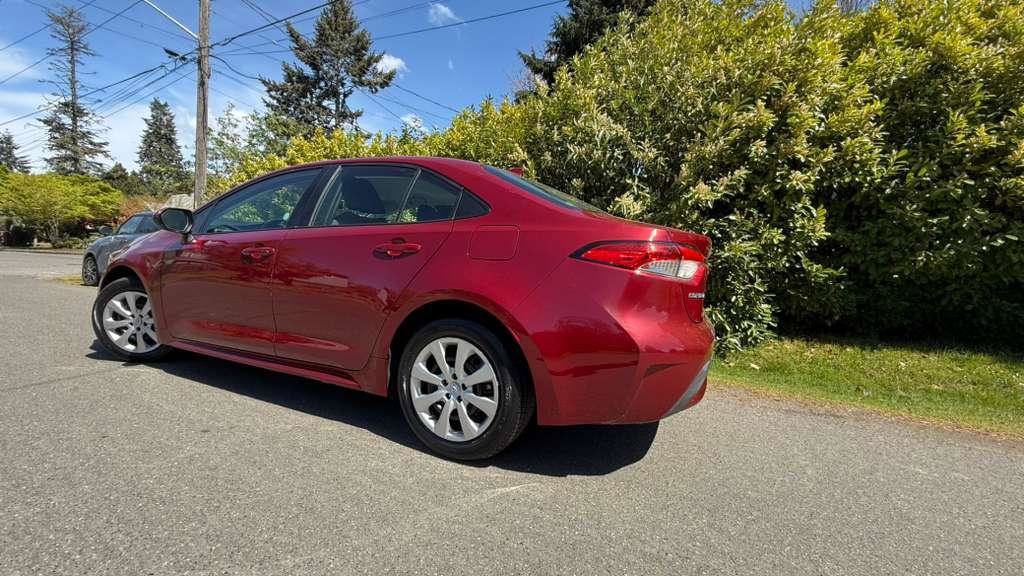 Used 2022 Toyota Corolla LE FWD image 5