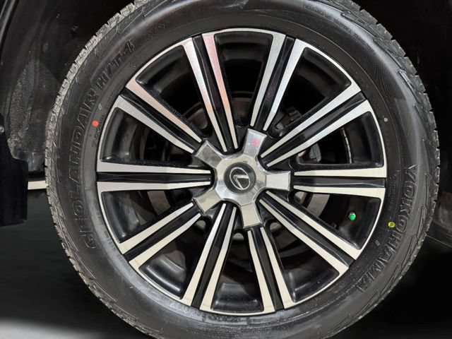 Used 2019 Lexus LX 570 4WD w/ Luxury Package image 38