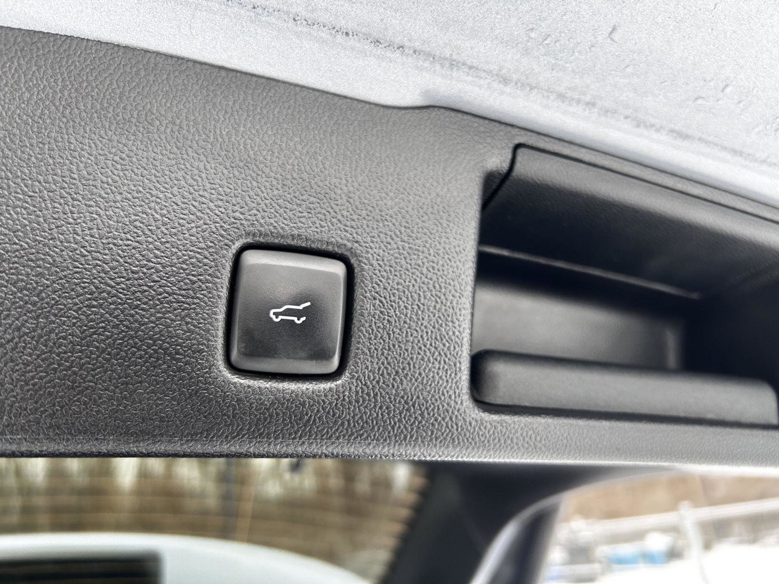 Used 2022 Ford Escape SEL w/ Technology Package image 16