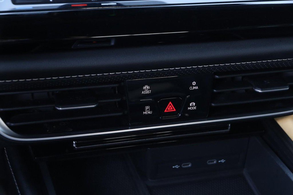 Used 2024 Volkswagen Atlas Cross Sport SE image 18