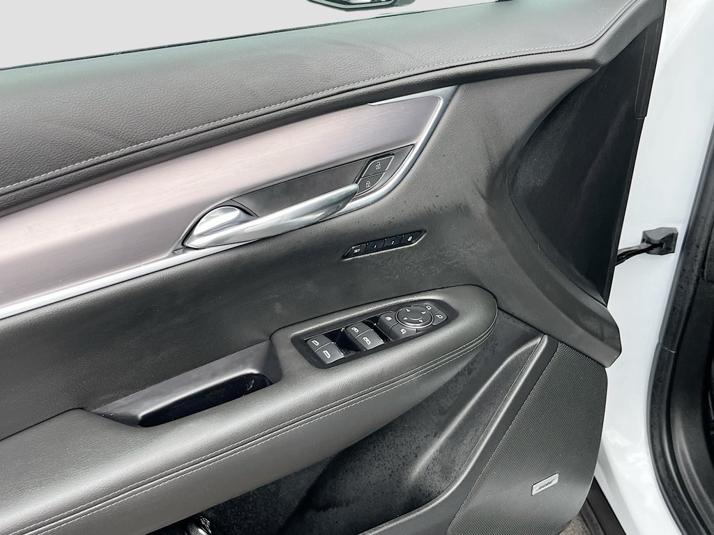 Used 2025 Cadillac XT6 Luxury FWD image 17
