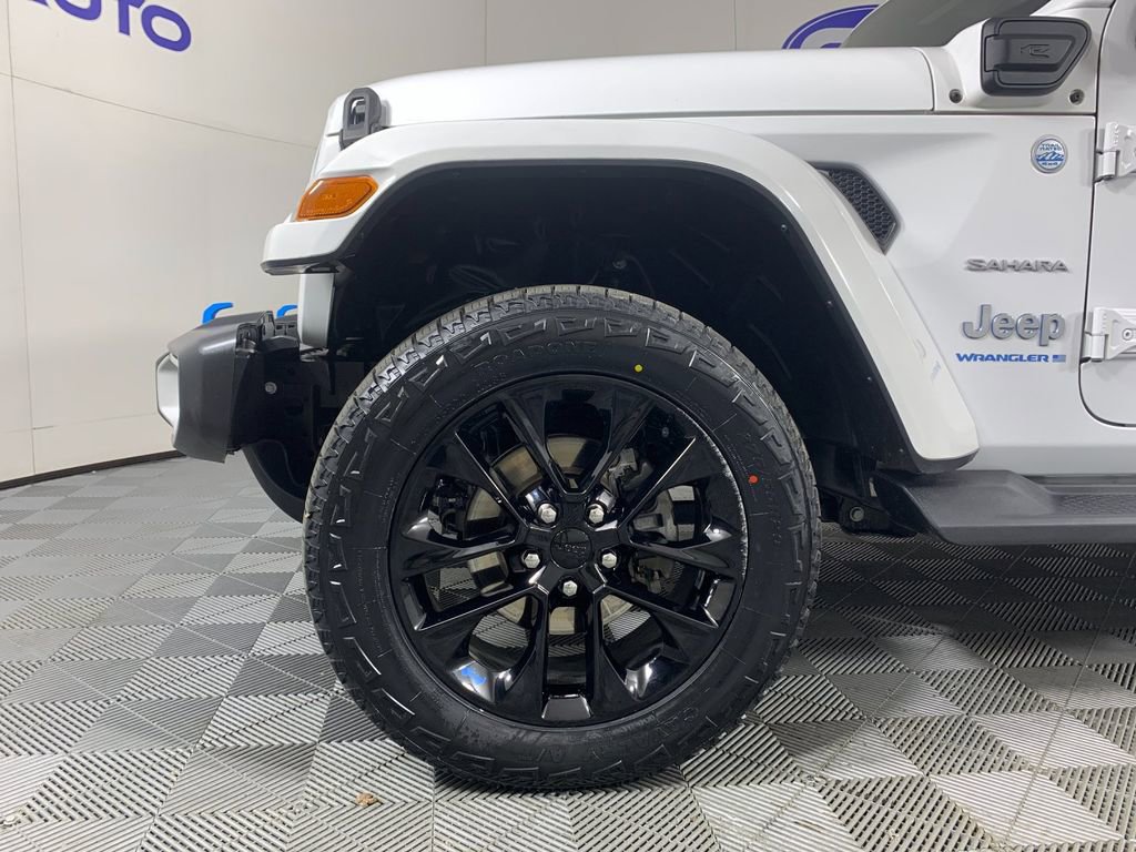Used 2023 Jeep Wrangler Unlimited Sahara AWD/4WD image 12