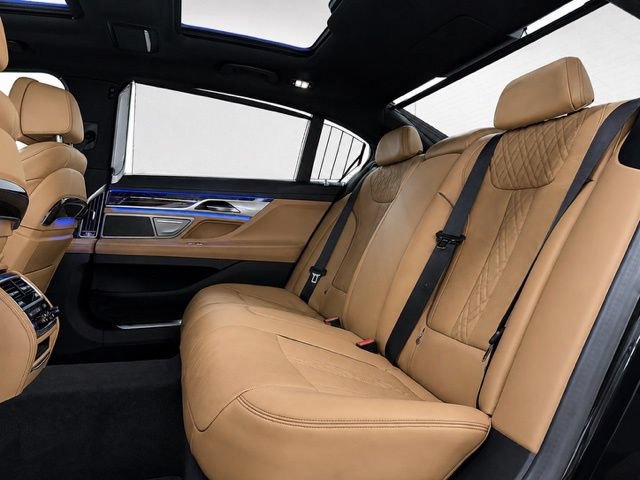 Used 2022 BMW 750i xDrive w/ Executive Package AWD/4WD image 31
