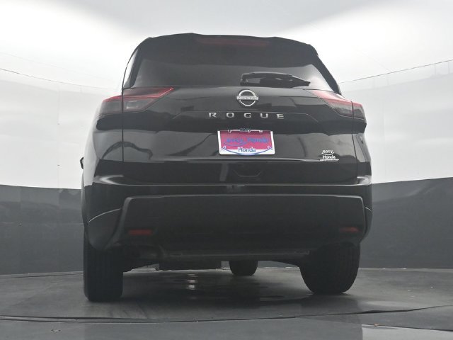 Used 2026 Nissan Rogue SV FWD image 31
