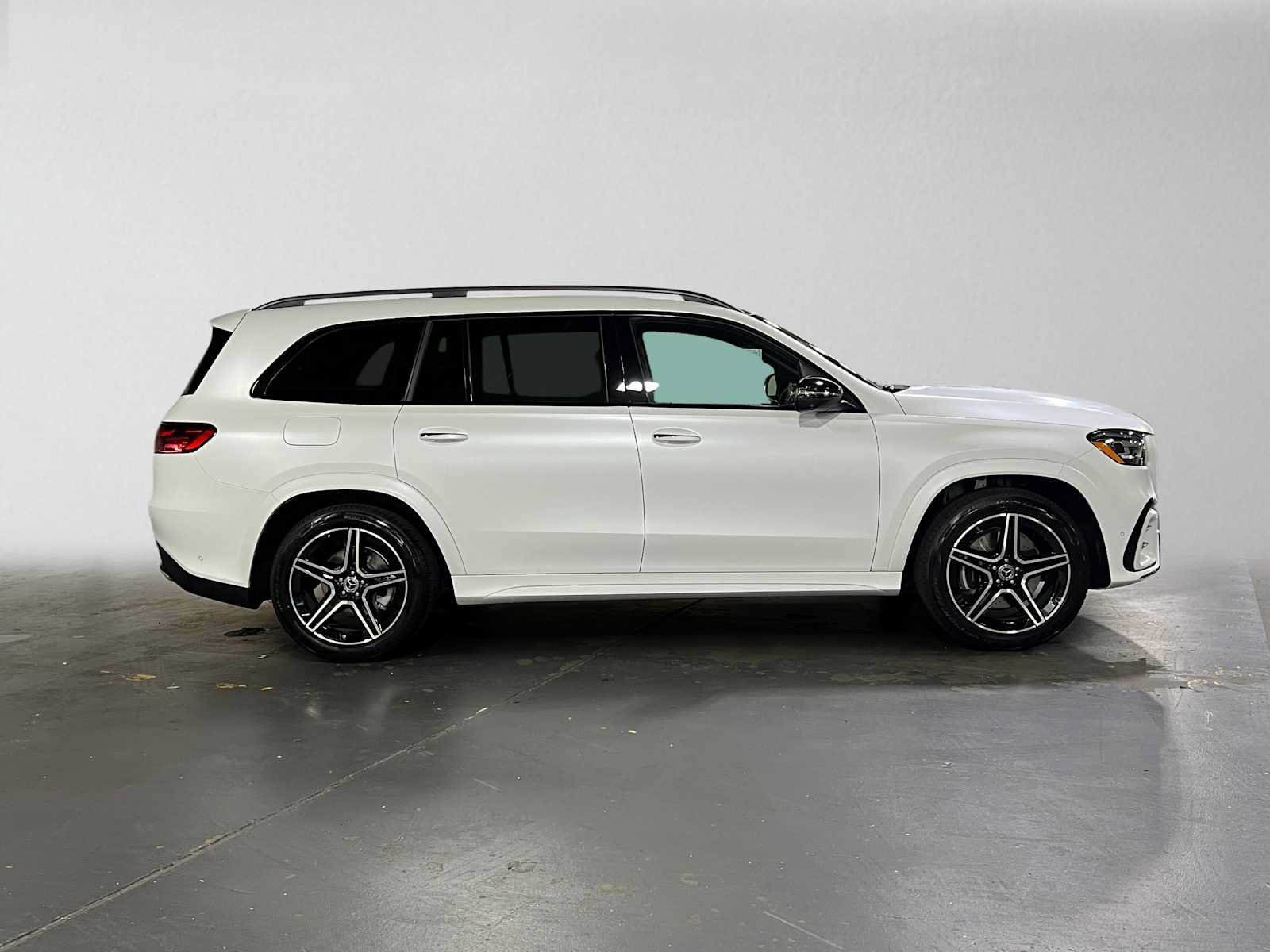 New 2026 Mercedes-Benz GLS 450 4MATIC image 2