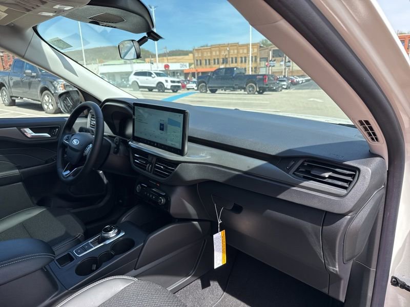 New 2025 Ford Escape SE image 16