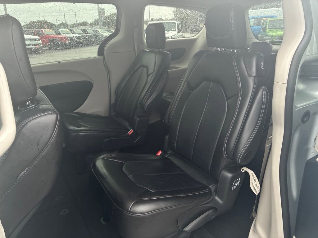 Used 2024 Chrysler Pacifica Touring-L image 24