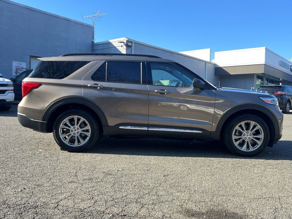 Used 2021 Ford Explorer XLT w/ Equipment Group 202A AWD/4WD image 6