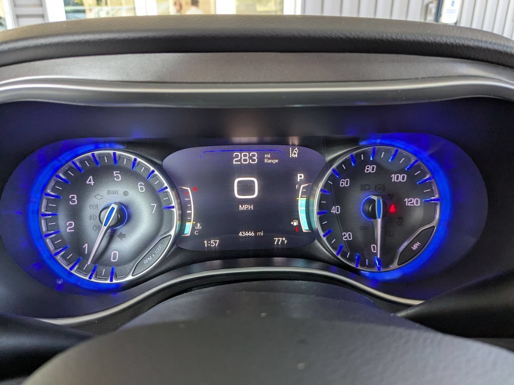 Used 2024 Chrysler Pacifica Touring-L FWD image 13