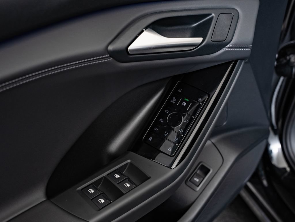Certified 2025 Audi Q6 e-tron Premium Plus w/ Premium Plus AWD/4WD image 25