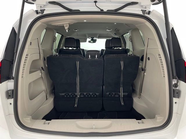 Used 2022 Chrysler Pacifica Touring-L image 13