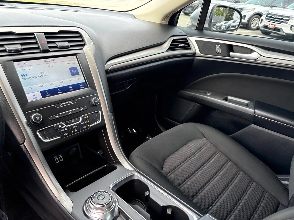 Used 2019 Ford Fusion SE FWD image 19