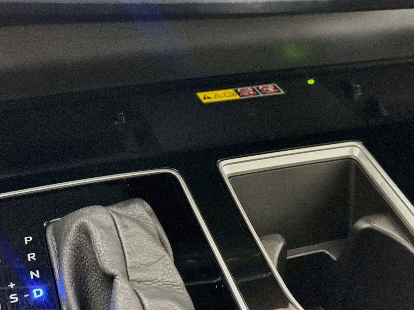 Certified 2025 Toyota Sienna Platinum FWD image 28