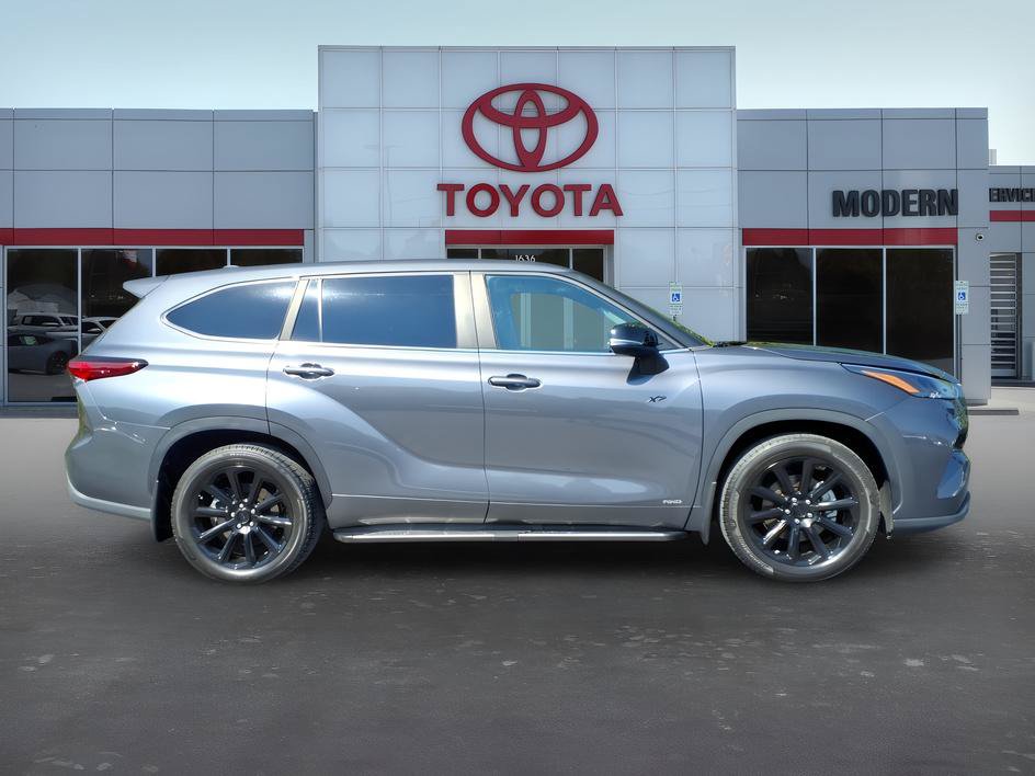 Used 2023 Toyota Highlander LE AWD/4WD image 6