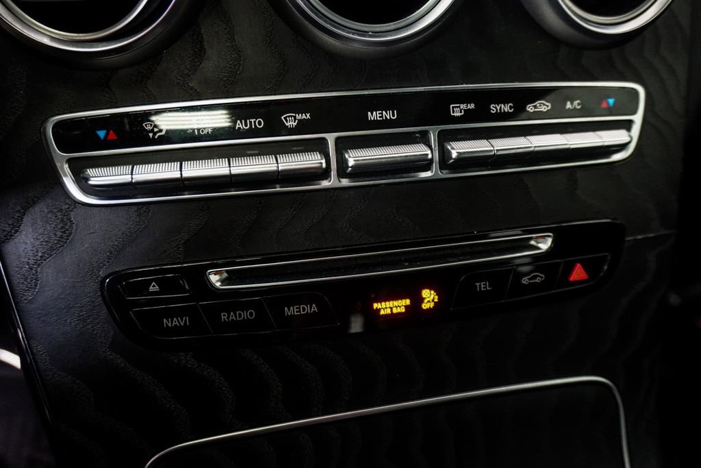 Used 2018 Mercedes-Benz GLC 300 4MATIC w/ Premium Package image 25